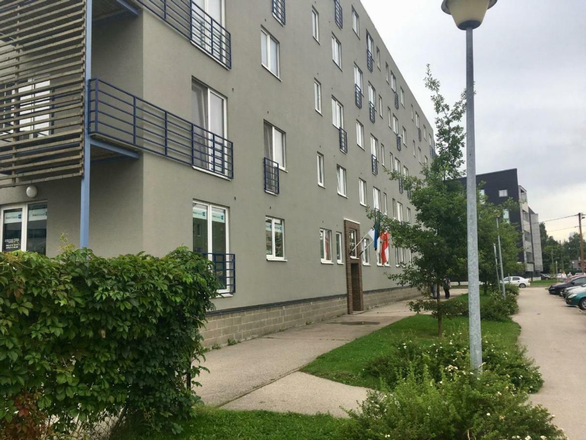 Apartment Near Centre Tartu Exteriör bild